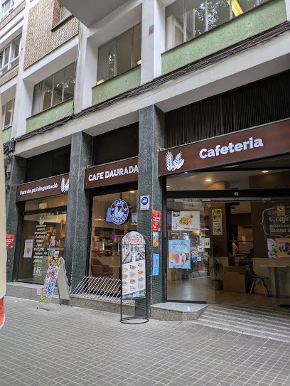 Entrada de Cafe Daurada, con su rótulo original